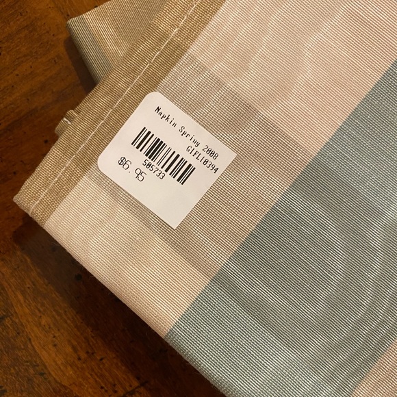 Ten New Checkered Dinner Napkins - Picture 2 of 4